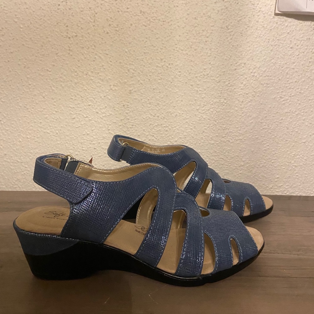 Soft Style by Hush Puppies blue shimmer sandals 8M